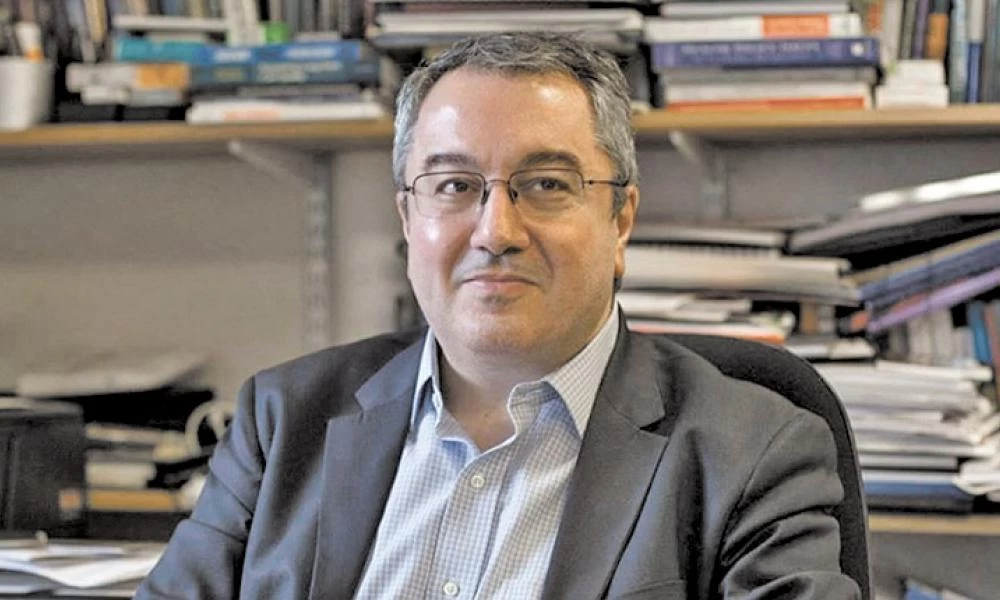 Αισιόδοξος ο Μόσιαλος για το εμβόλιο κορονοϊού από την Οξφόρδη